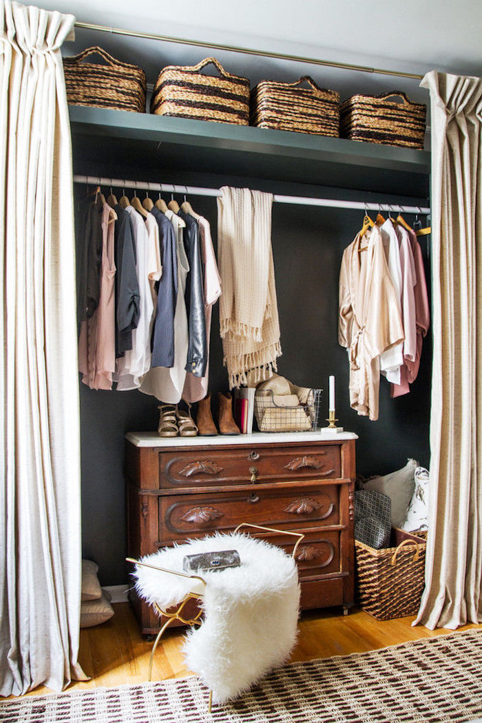 10 Способов хранения одежды и обуви при отсутствии шкафа