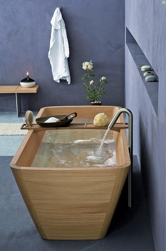 30+ Фантастических ванн из натурального дерева, которые не захочется покидать