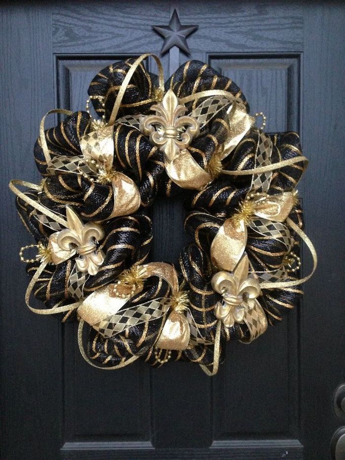 30 Элегантных примеров новогоднего декора в черном и золотом цветах