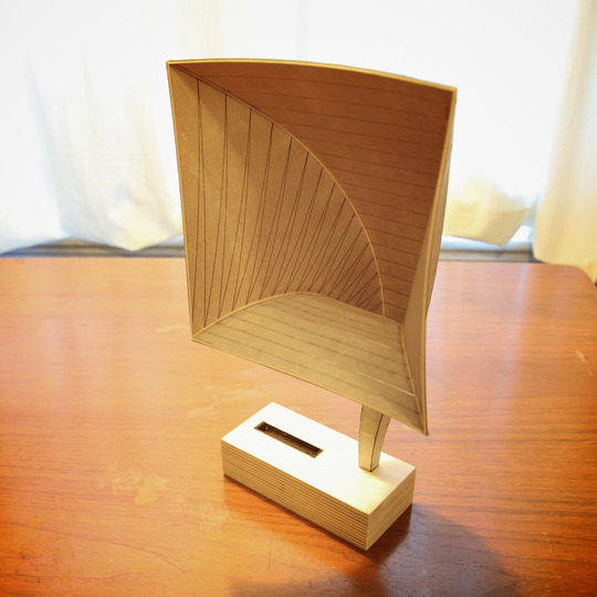 Граммофон для IPone из бумаги и дерева 