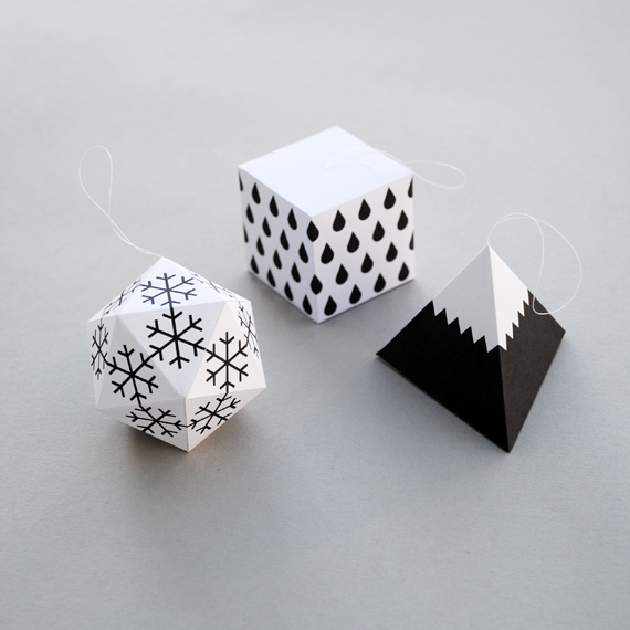 Новогодние игрушки из бумаги {Оригами}