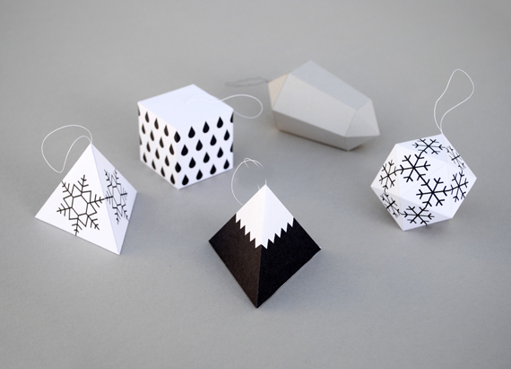 Новогодние игрушки из бумаги {Оригами}