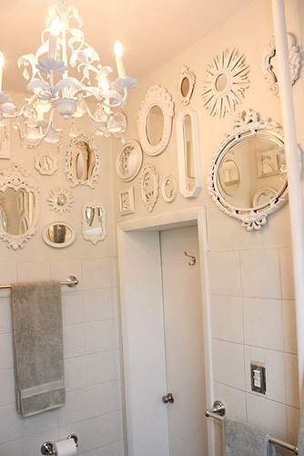 Декор стен с помощью зеркал