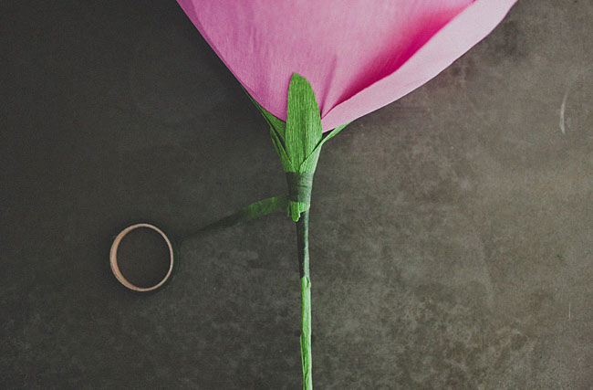 Гигантский цветок розы из бумаги своими руками