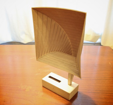 Граммофон для IPone из бумаги и дерева 