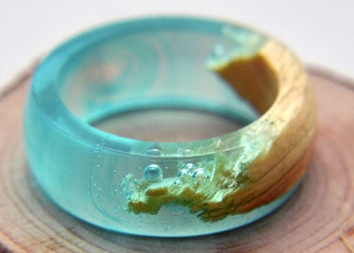 Удивительное кольцо из дерева и эпоксидной смолы